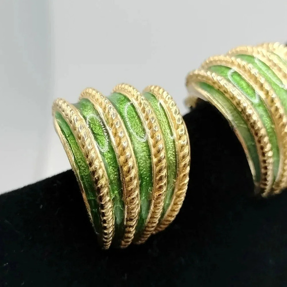 Light Green Enamel and Gold Tone Dome Hoop Clip On Earrings 1" Vintage - Picture 2 of 7